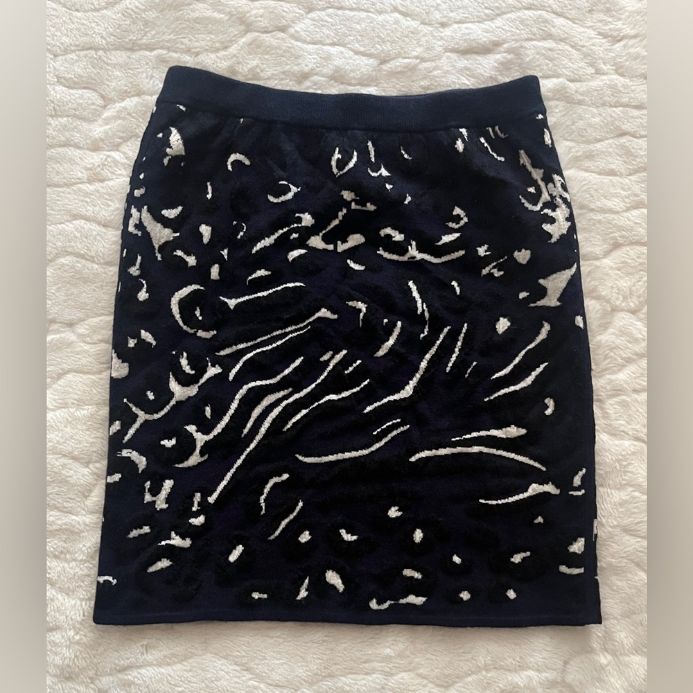 Club Monaco Black , Navy and White Printed Skirt size XS/TP